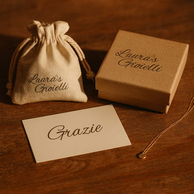 Anello con zirconia in forma di zampa con design a forma di cuore e infinito