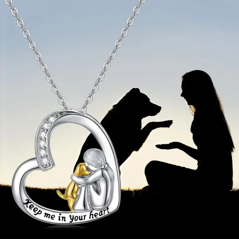 Collana con cuore d'argento con cane e pietre di zirconia