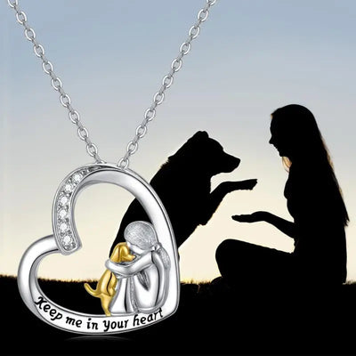 Collana con cuore d'argento con cane e pietre di zirconia